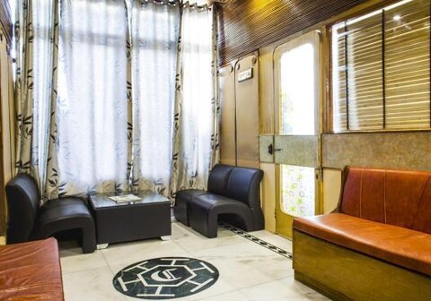 Hotel New Cosmos Mall Road