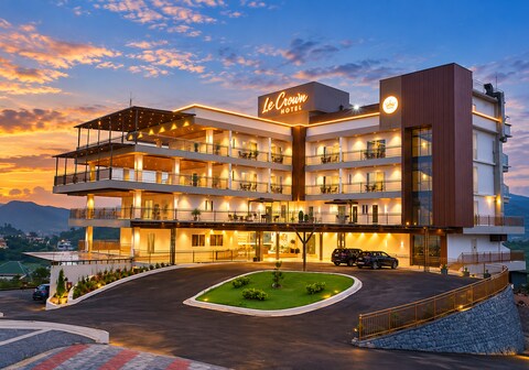 Le Crown Hotel