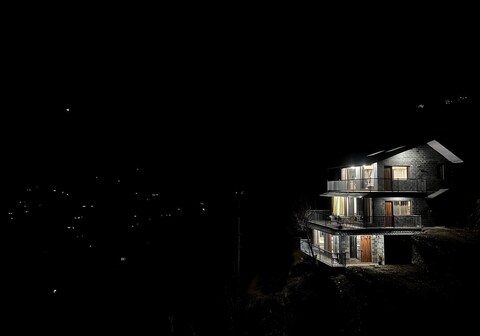 The Boonies - 3-Rooms Retreat with Jacuzzi