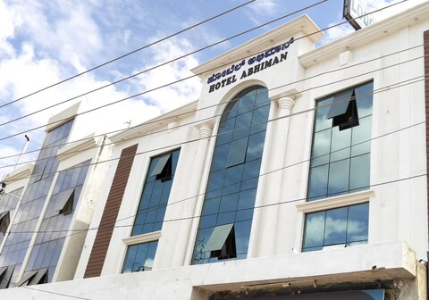 i-ROOMZ Hotel Abhiman