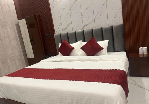 Sri Viswanath Retreat near Kashi Viswanath mandir