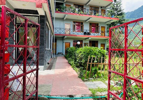 Red House Cafe And Inn