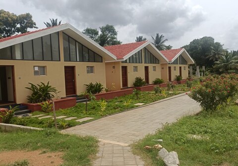 GOWLI'S INN HOMESTAY