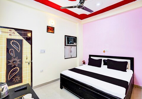 Hotel O S S Guest House