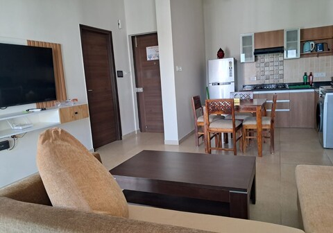 04 - 2Bedroom Pool view, Gym, Sauna, Jacuzzi near Beach North Goa