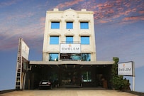 Emblem Hotel Sector 14 Gurgaon, Delhi Emblem Hotel Sector 14 Gurgaon, Delhi