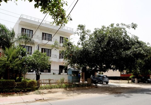 HollyHocks Residency