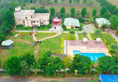 VANAM RESORTS