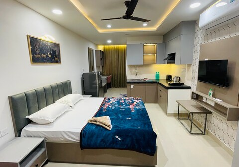 The City Nook - Solitaire Suites