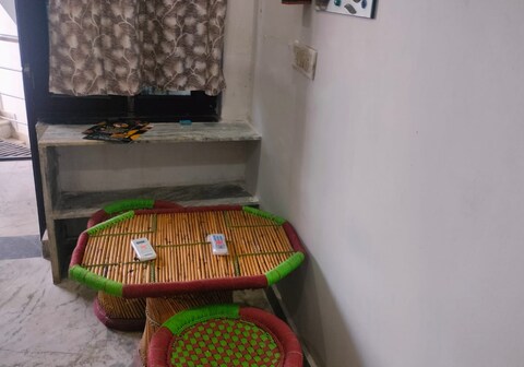 Lavi Hotel & Restaurant