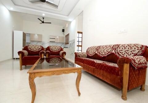 Bright Room with Private Bathroom Balcony Access