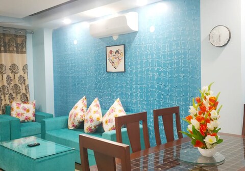 Luxury 3BHK APART Near MAX SAKET E Block(LIFT)