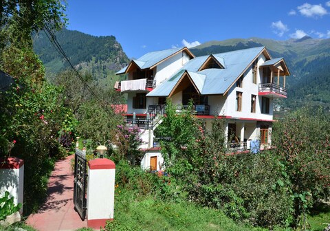 Red Rose Cottages | Mountain-view Rooms
