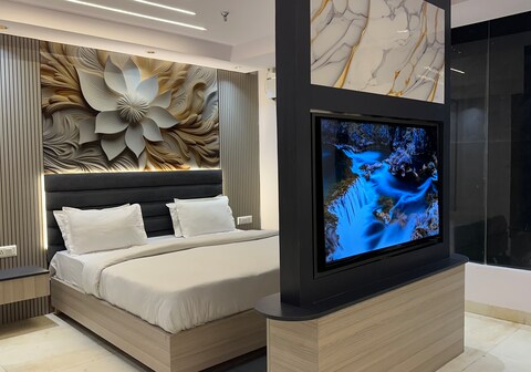 High Life Haven Suites by Rooms N Views