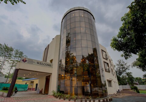 Hotel Saffron Suites