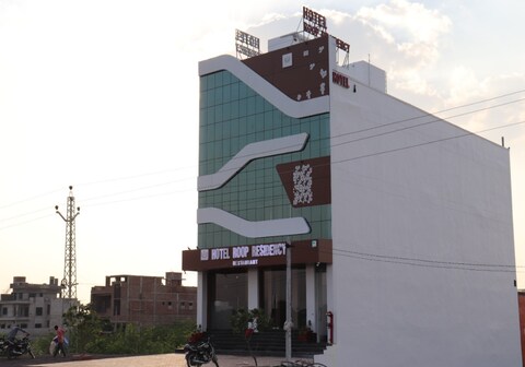 Hotel Roop Residency