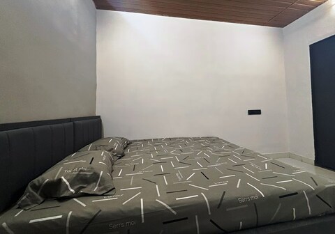 4 Ensuite Cozy Place Hub of Mumbai Andheri