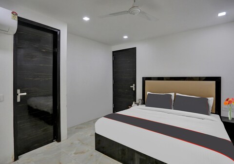 Townhouse THE ARROW Near Lotus Temple