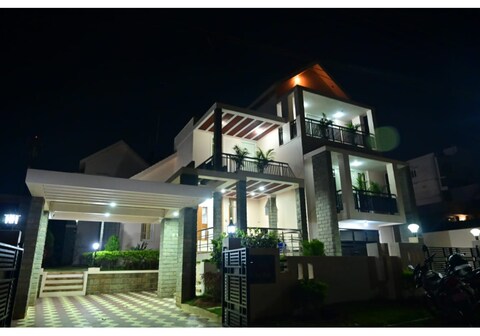 MOON VILLAHOME STAY