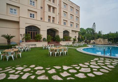 HOTEL PARAS MAHAL