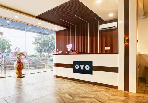 Hotel O Dev paradise