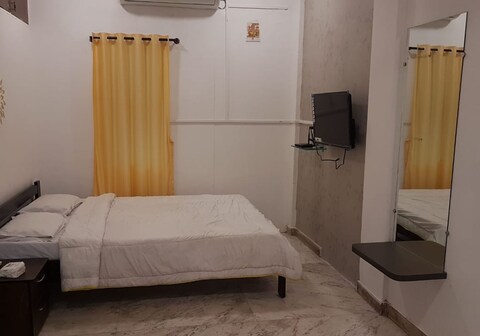 Private studio apartment near Osho- BNB Spaces