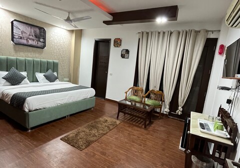 JORAAVI HOME STAY