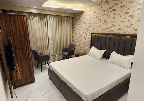 OVEL HOTEL (SKY VIEW)