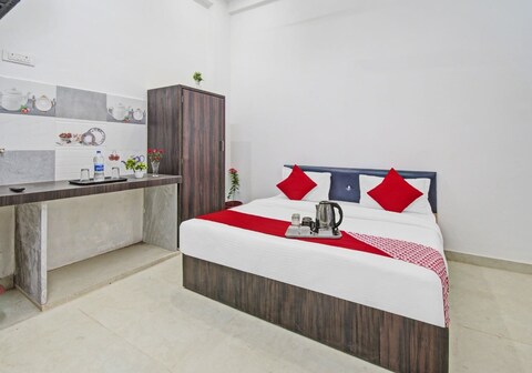 Hotel O 810436 Hotel Train View