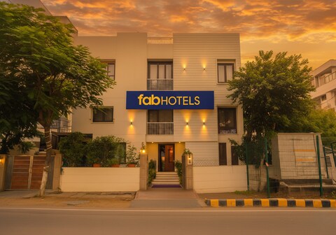 FabHotel Rivlet Residency