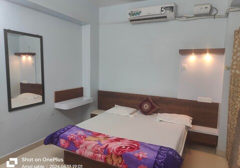 Hotel Adiraj palace and lodging