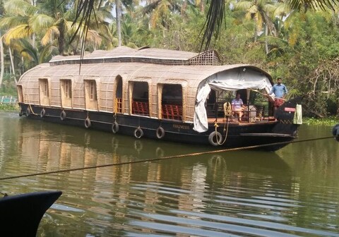 Grandeur Houseboats