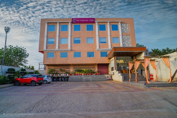 Hotel the Crystal Park - 500m from ISBT Bus Stand