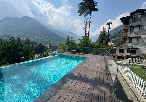 Aloka resort, Manali (Luxury in the Heart of Himalayas)