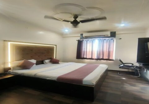 FabHotel Jaya Palace