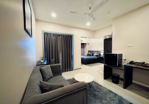 Housr Wakad Pune, Hinjewadi Road