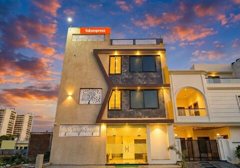 Fabhotel Dream Paradise