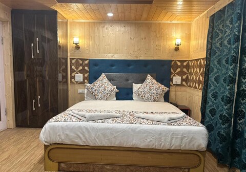 Hotel Mountain Peaks Pahalgam