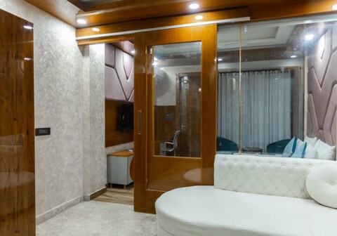 Platinum service apartment DLF