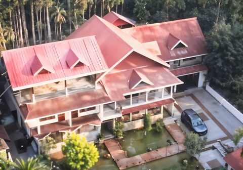 Thulung Shared Nature Stay With Swimming Pool | 6BR |FF By Homeyhuts