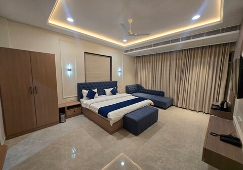 HOTEL SHREE KARNI PALACE