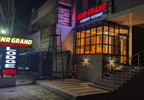 GNR GRAND LUXURY ROOMS