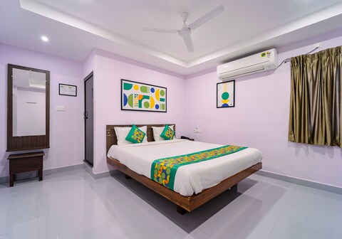 Treebo Sri vi ka Residency