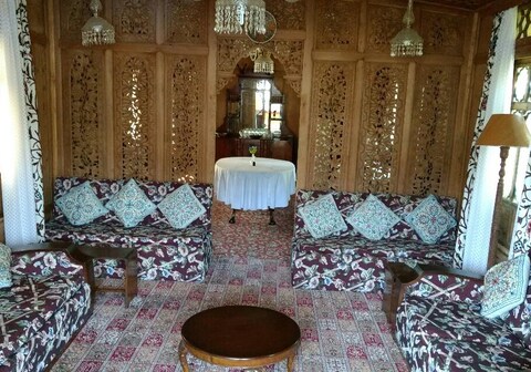 H.B. Continental (Rooms) (Deluxe Room)