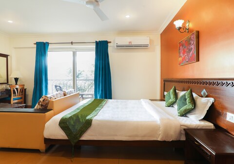 Treebo Premium Dona Eliza, 700 metres from Calangute Beach