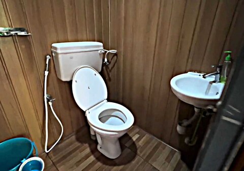 Tulsi Peeth Ashram Premium Tent near Prayagraj Sangam