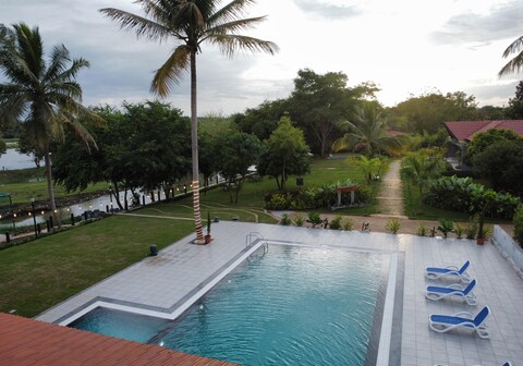 Kapila Riverfront Resort