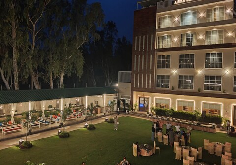 Alwar Vanyaevilas ( A Luxury Boutique Resort )