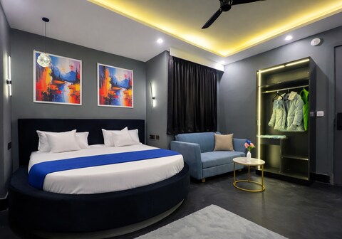 ACESTAYZ Gautam Nagar