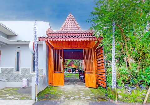 Hotel O Mbah Carik Homestay Syari'ah